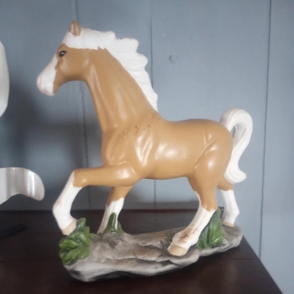 Vintage Ceramic Tan and White Horse Figurine - Picture 3 of 5